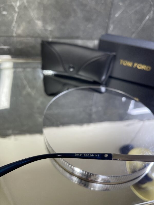 Tomford çerçevesiz çok renkli cam 631