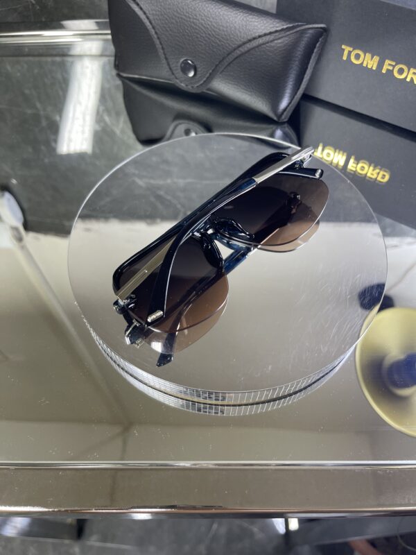 Tomford çerçevesiz çok renkli cam 631