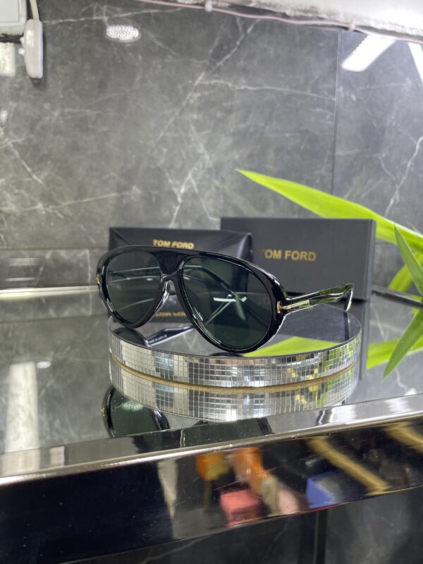 Tomford Siyah çerçeve Yeşil cam 659