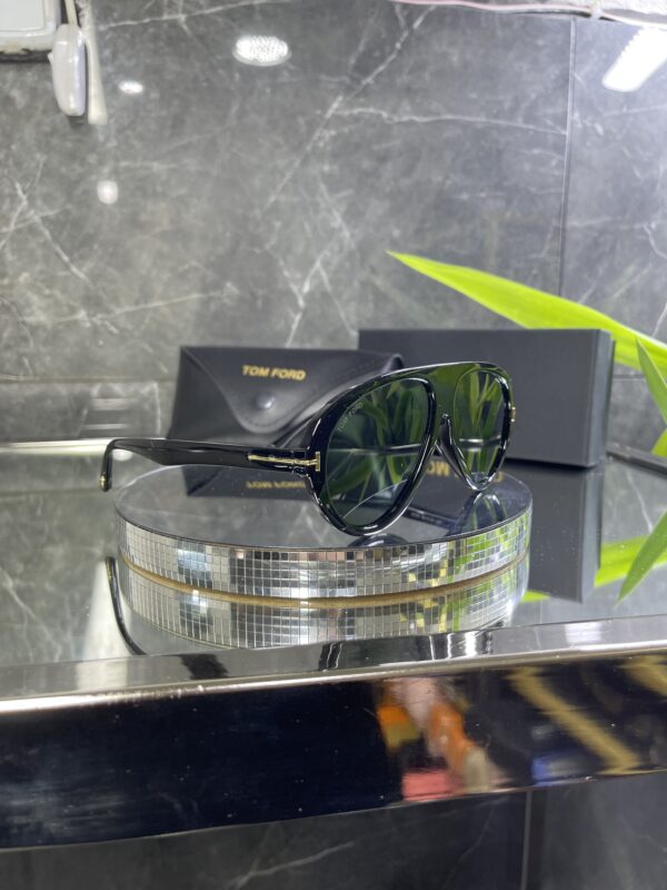 Tomford Siyah çerçeve Yeşil cam 659