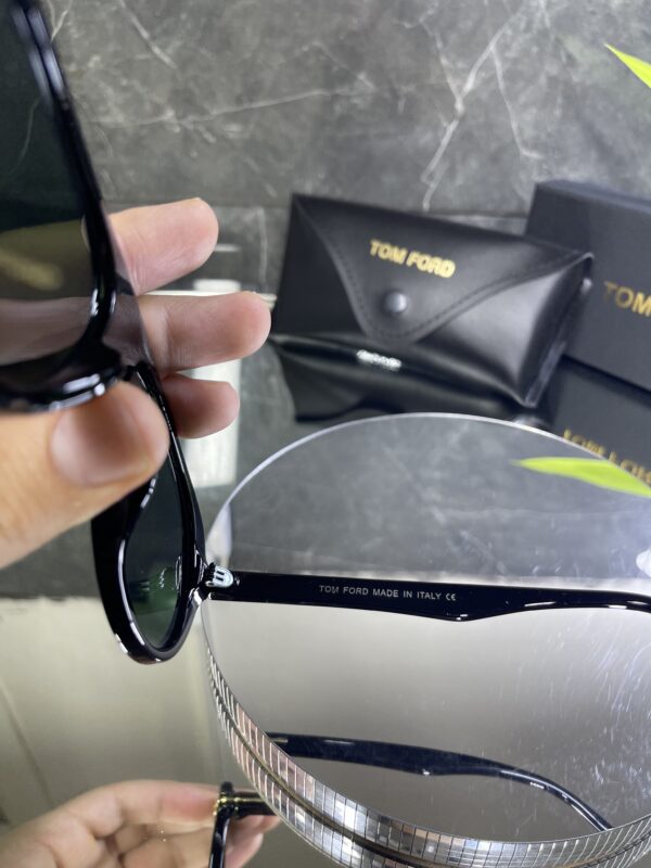 Tomford Siyah çerçeve Yeşil cam 659
