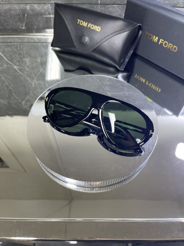 Tomford Siyah çerçeve Yeşil cam 659