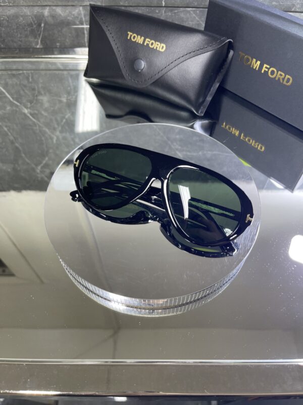 Tomford Siyah çerçeve Yeşil cam 659