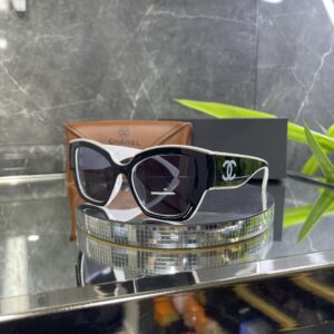 Chanel siyah beyaz 655