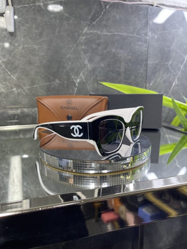 Chanel siyah beyaz 655