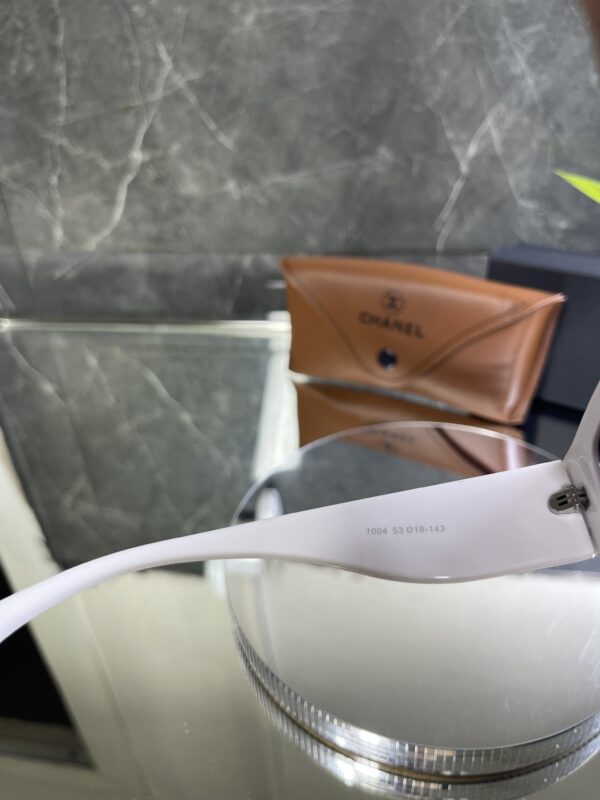 Chanel siyah beyaz 655