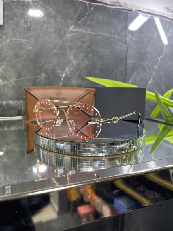 Chanel Oval pembe cam 654