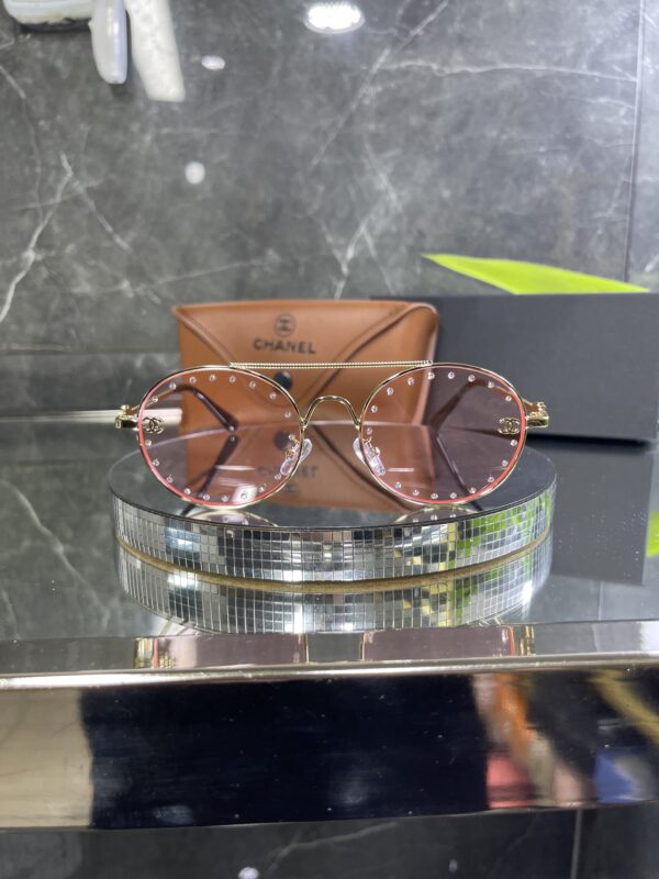Chanel Oval pembe cam 654
