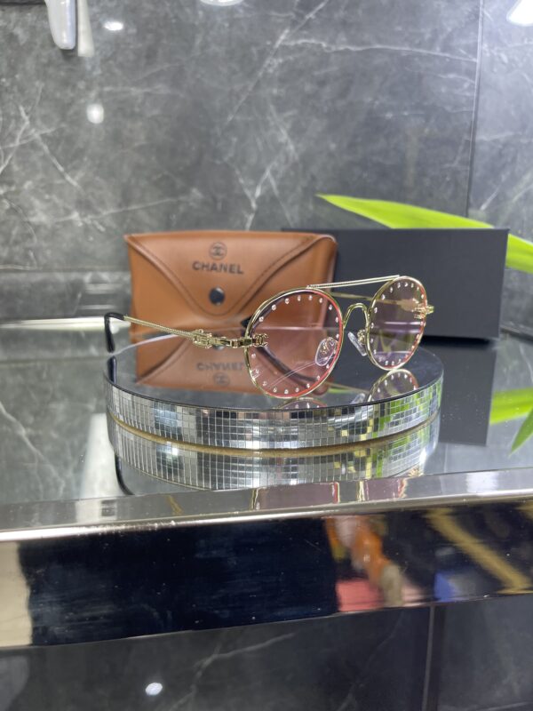 Chanel Oval pembe cam 654