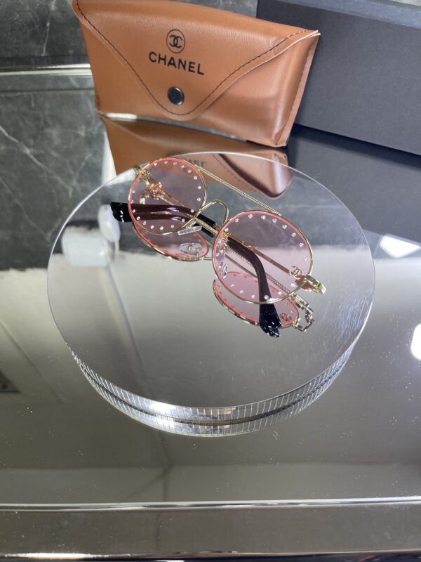 Chanel Oval pembe cam 654