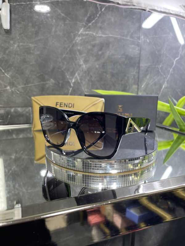 Fendi Siyah çerçeve siyah cam 652