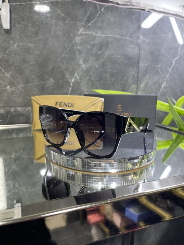 Fendi Siyah çerçeve siyah cam 652