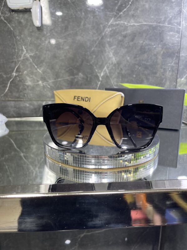 Fendi Siyah çerçeve siyah cam 652
