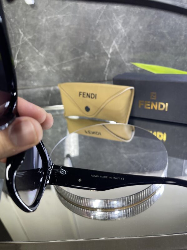Fendi Siyah çerçeve siyah cam 652