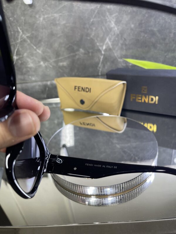Fendi Siyah çerçeve siyah cam 652