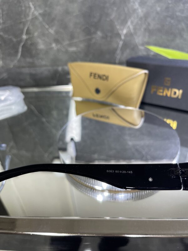 Fendi Siyah çerçeve siyah cam 652
