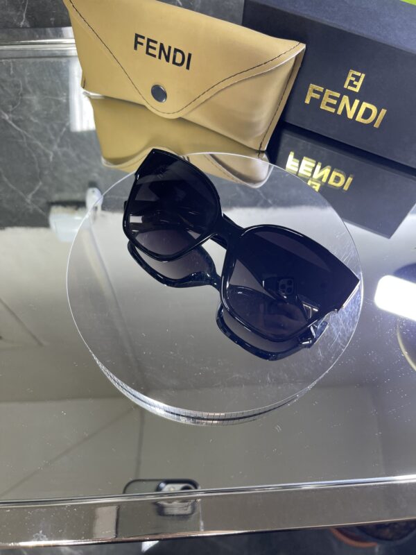 Fendi Siyah çerçeve siyah cam 652