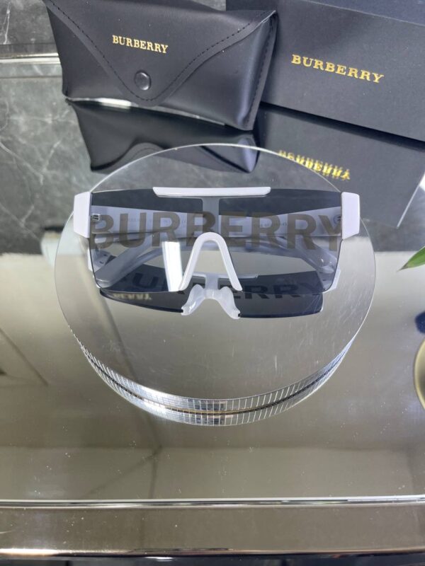 Burberry 4291 Beyaz çerçeve BB logo 668