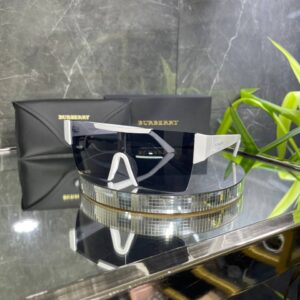 Burberry BE 4291 Beyaz Çerçeve Siyah cam 667