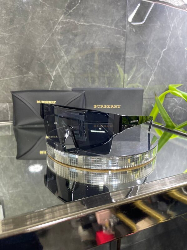 Burberry BE 4291 Siyah cam 666