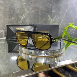 IMG_1104 Tomford Geometrik Siyah Çerçeve Sarı cam 672