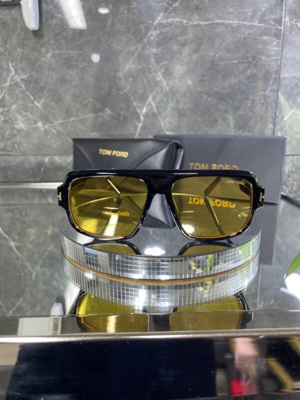 Tomford Geometrik Siyah Çerçeve Sarı cam 672