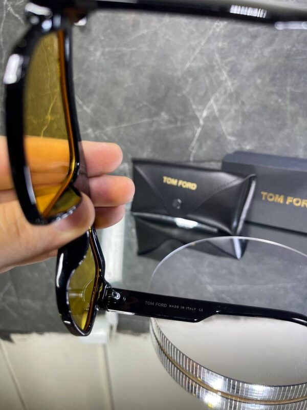 Tomford Geometrik Siyah Çerçeve Sarı cam 672
