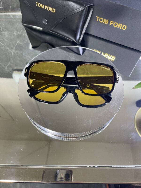 Tomford Geometrik Siyah Çerçeve Sarı cam 672
