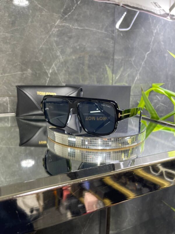 Tomford Geometrik Siyah cam Siyah çerçeve 669
