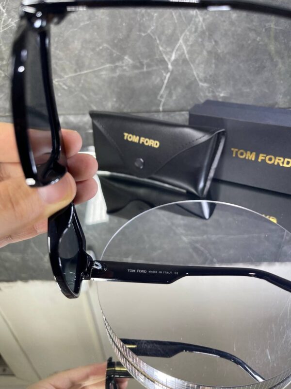 Tomford Geometrik Siyah cam Siyah çerçeve 669