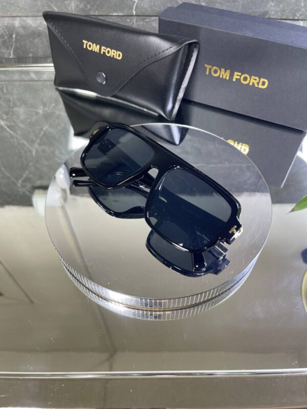 Tomford Geometrik Siyah cam Siyah çerçeve 669