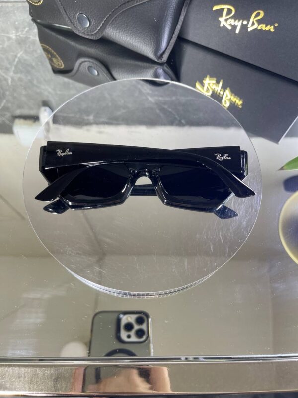 Rayban Zena Siyah Çerçeve Siyah cam 677
