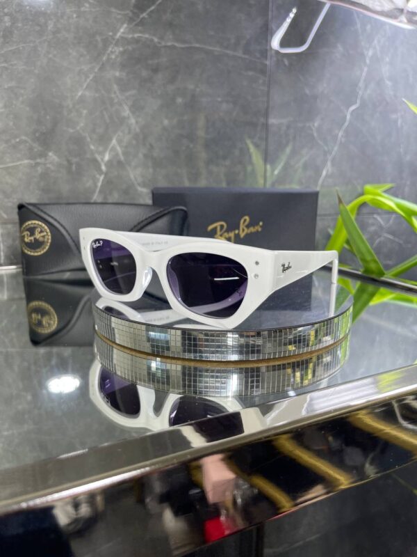 Rayban Zena Beyaz Çerçeve Siyah cam 674