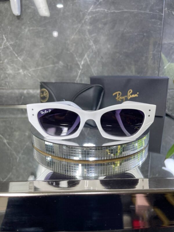Rayban Zena Beyaz Çerçeve Siyah cam 674