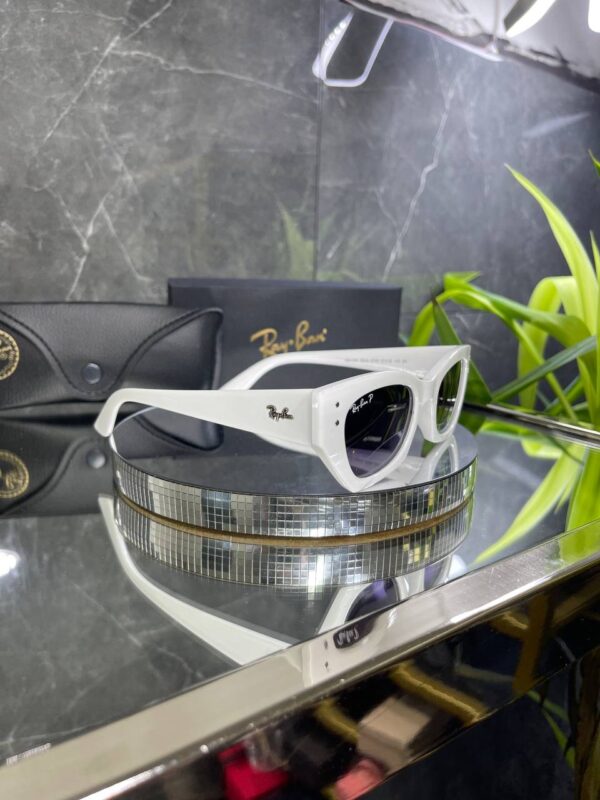 Rayban Zena Beyaz Çerçeve Siyah cam 674