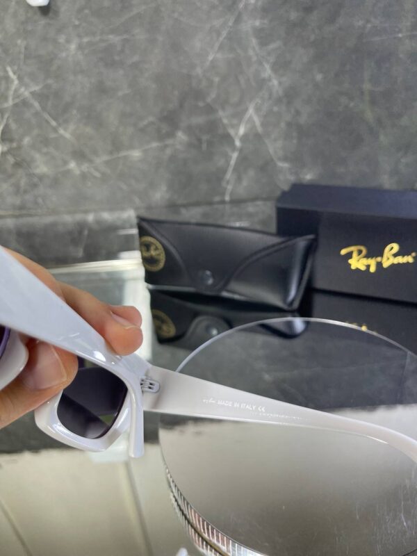 Rayban Zena Beyaz Çerçeve Siyah cam 674