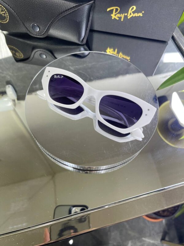 Rayban Zena Beyaz Çerçeve Siyah cam 674