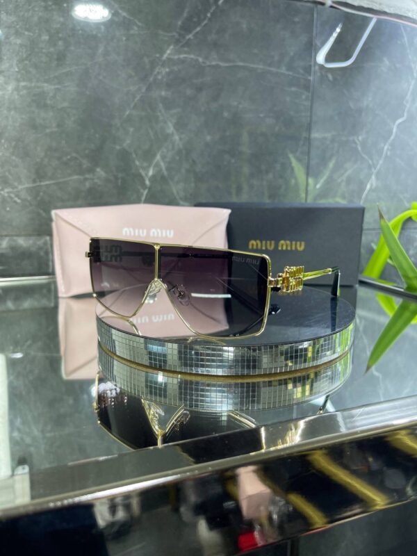 Miu Miu OMU Gold Çerçeve Siyah Cam 682