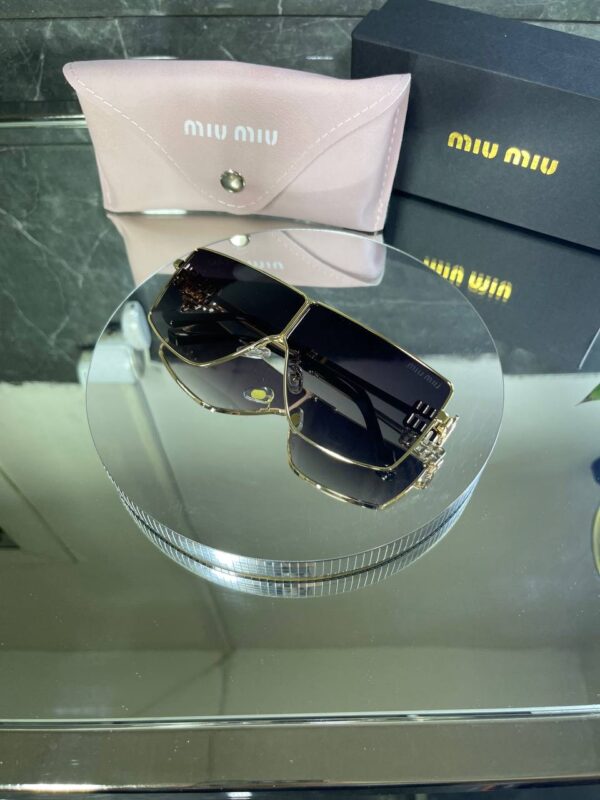 Miu Miu OMU Gold Çerçeve Siyah Cam 682