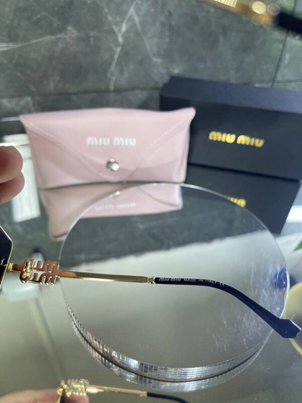 Miu Miu OMU Gold Çerçeve Siyah Cam 682