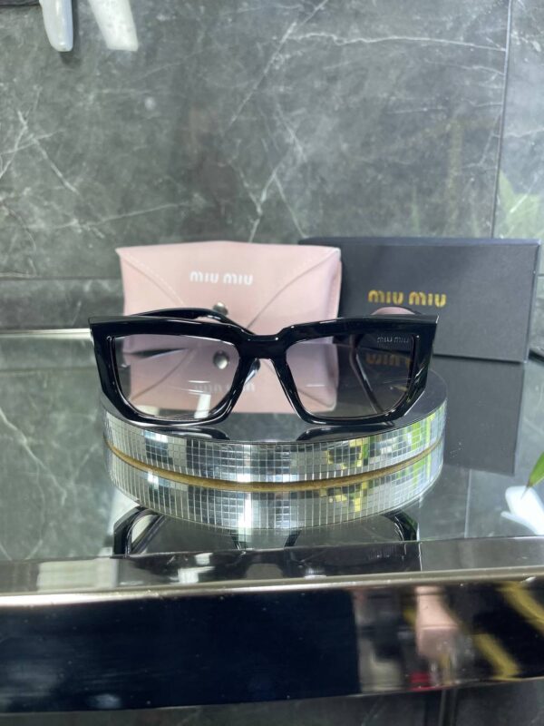 Miu Miu Geometrik Degrade Siyah cam Leopar detay 686