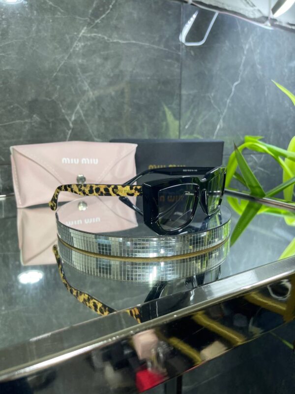 Miu Miu Geometrik Degrade Siyah cam Leopar detay 686