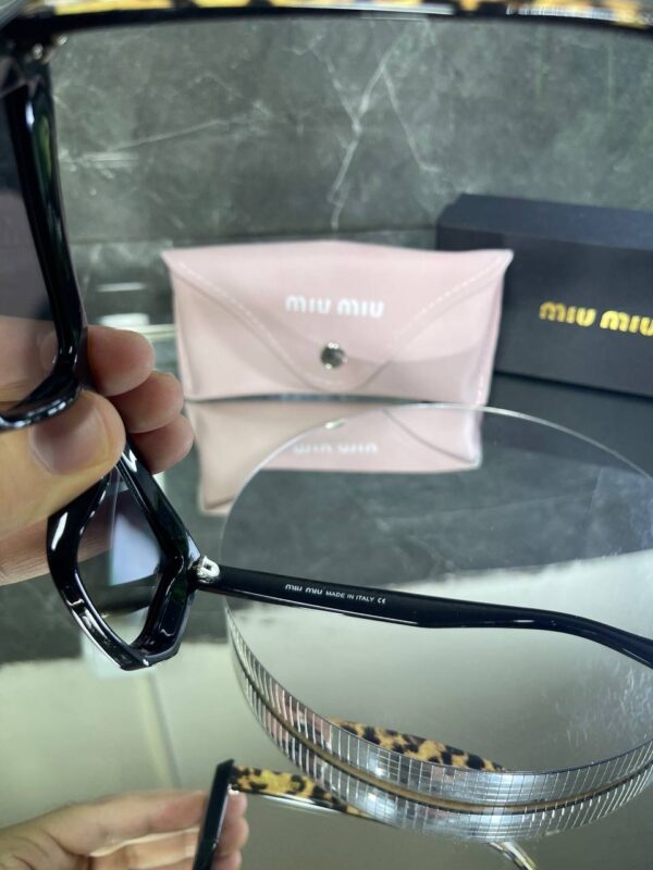 Miu Miu Geometrik Degrade Siyah cam Leopar detay 686