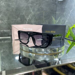 IMG_1202 Miu Miu Geometrik Siyah cam Siyah çerçeve 684