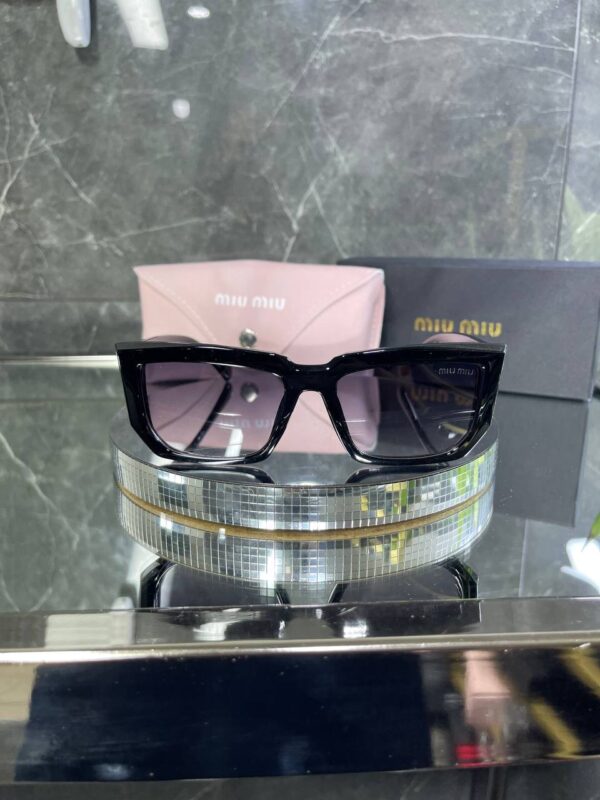Miu Miu Geometrik Siyah cam Siyah çerçeve 684