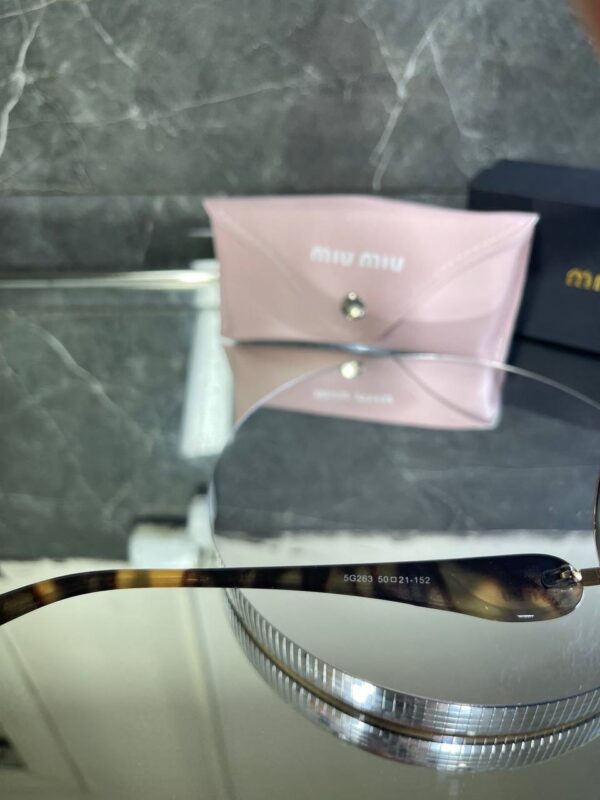 Miu Miu VIP Oval Çerçeve Kahve Cam Leopar detay 691