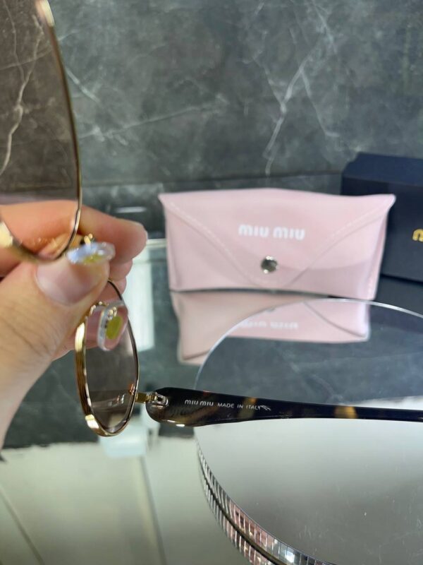 Miu Miu VIP Oval Çerçeve Pudra Cam Leopar detay 689