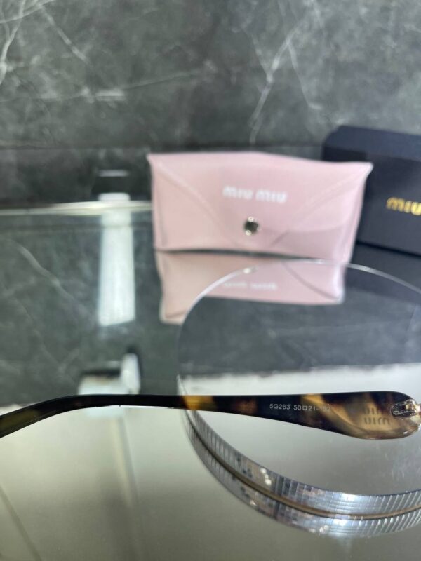Miu Miu VIP Oval Çerçeve Pudra Cam Leopar detay 689
