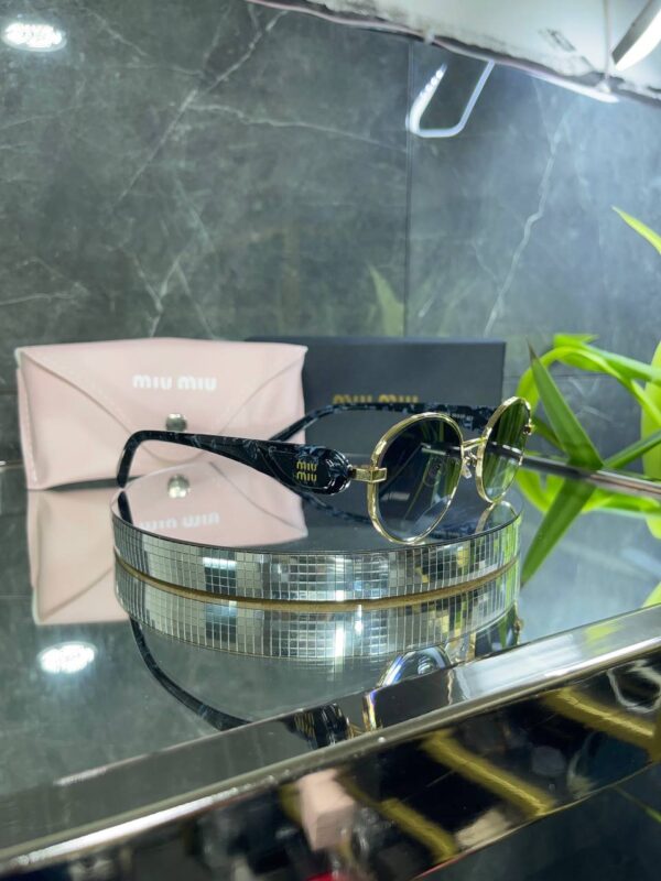 Miu Miu VIP Oval Çerçeve Siyah Cam Mermer Detay 688