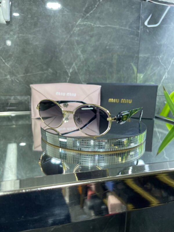 Miu Miu VIP Oval Çerçeve Siyah Cam Mermer Detay 688